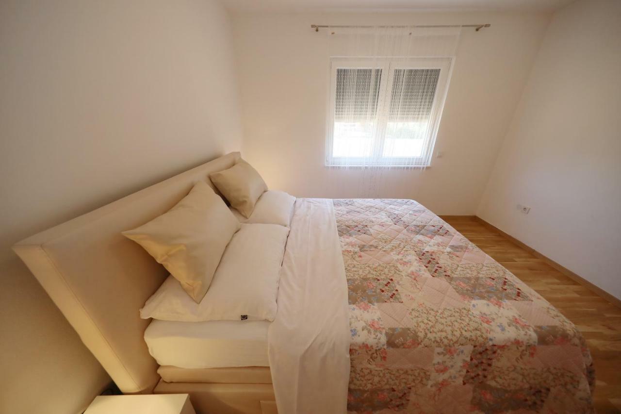 Apartment Vlado Mitar