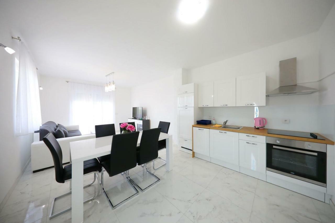 Apartment Vlado Mitar
