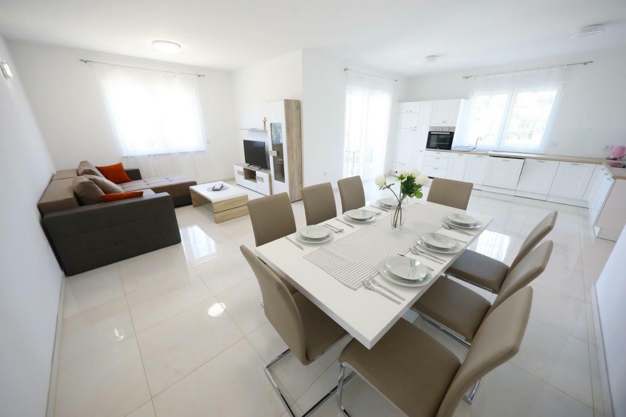 Apartment Vlado Mitar *
