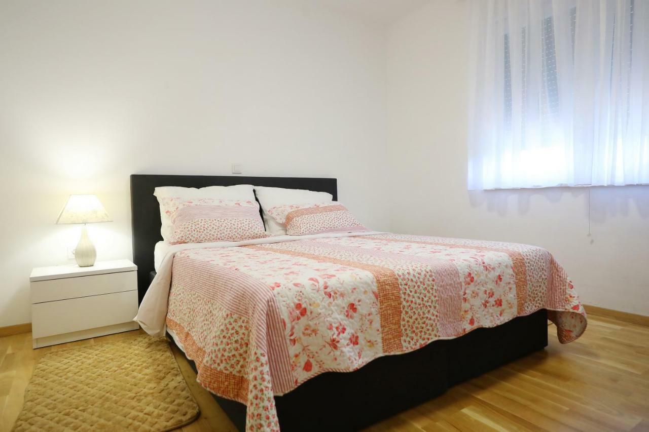 Apartment Vlado Mitar *